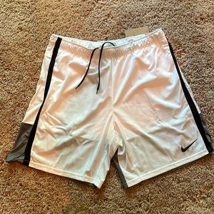 NWT white Nike mesh basketball shorts size XXL